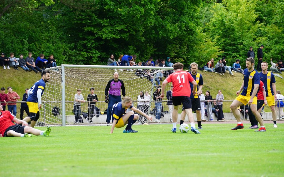 SchülerInnen vs. LehrerInnen – Fußballspiel