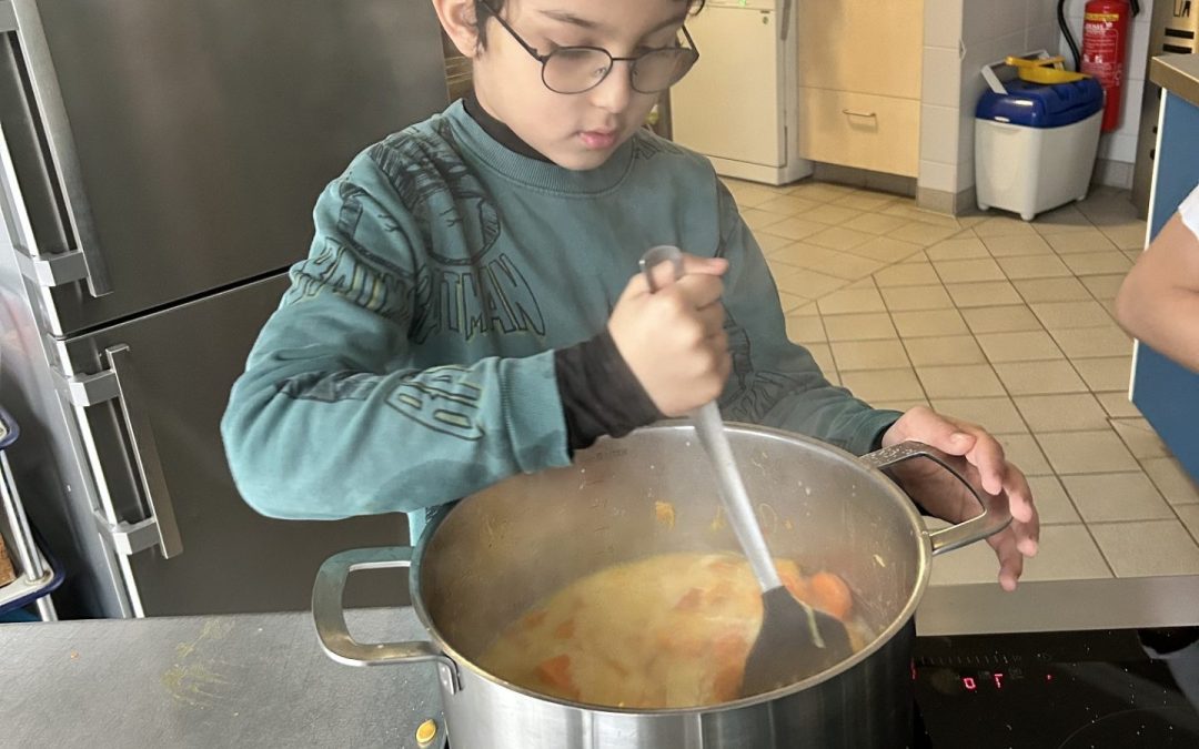 Koch-AG: Gemeinsam Kochen und Spaß haben