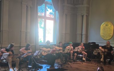 Erfolgreiches Gitarrenkonzert im Rahmen des Projekts „GET IN TUNE“
